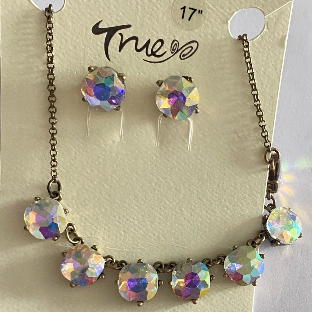 Aurora Borealis Facetted Rhinestone Glass Necklace And Earrings Set Iridescent